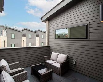 Modern Cityscape Downtown Knoxville - Knoxville - Balcony