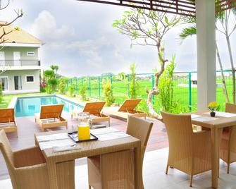 Villa Tangtu Beach Inn - Denpasar - Piscina