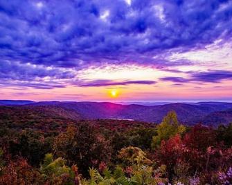 Hotel in the heart of the Endless Mountains in Sullivan County, PA. - Laporte - Outdoors view