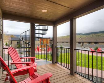 The Ridgeline Hotel at Yellowstone Ascend Hotel Collection - Gardiner - Balcony
