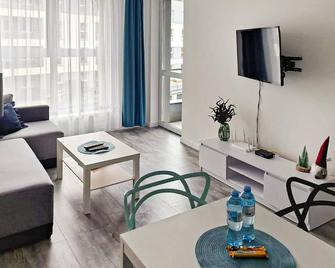 Beautiful Apartment In Koszalin - Koszalin - Living room