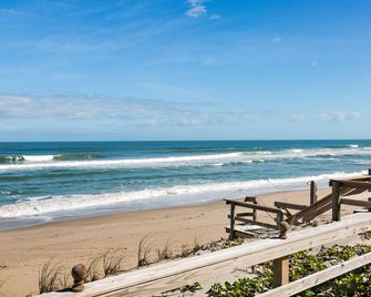 Direct Ocean Front Accommodation ground-level-Twin Fin - Melbourne Beach - Beach