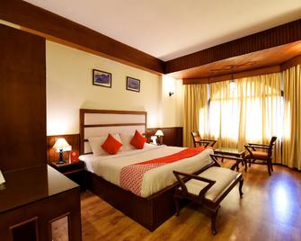 Capital O 12270 Hotel Shobla Royale - Kullu - Bedroom