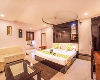 hotel dessert palm gwalior - Gwalior - Slaapkamer