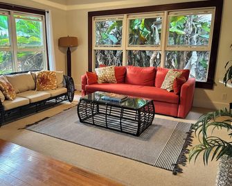 Private paradise organic farm stay with ocean view, nestled in banana grove - Kealakekua - Sala de estar