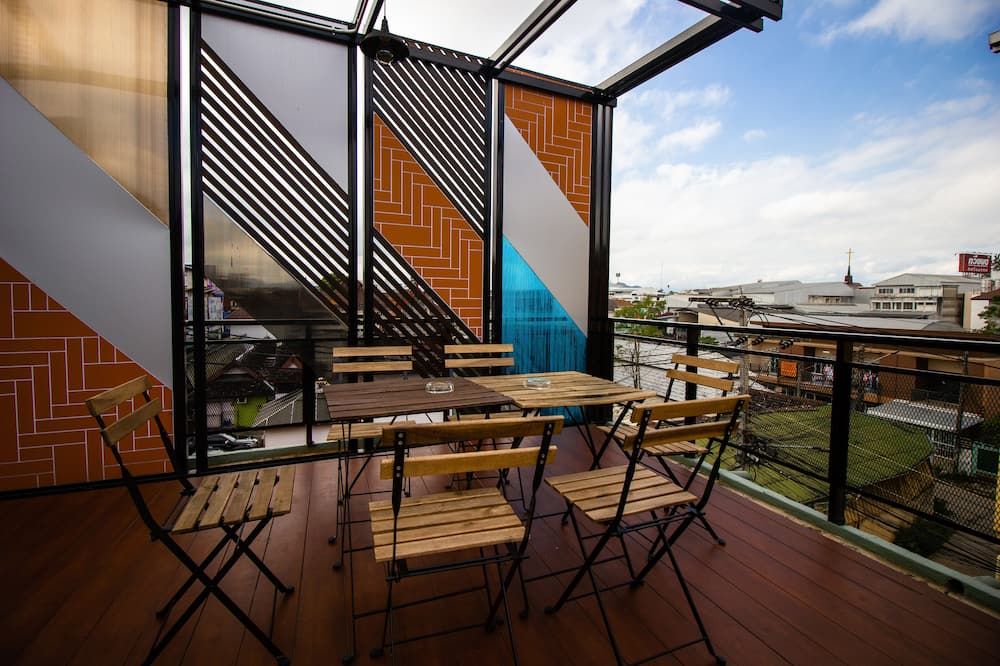 Busket Hostel - צ'אנג ראי - מרפסת
