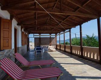 Amaltheia Seaview Villa - Mourtero - Patio