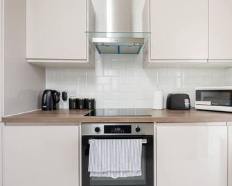 Modern Apartment, Castle View Rochester, England - Rochester - Kitchen