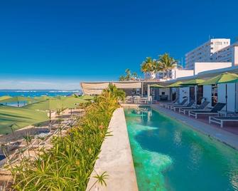Suites at Sapphire Ocean Club - Pto Vallarta - Piscina