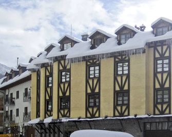 San Marsial Benasque Apartamentos Y Hotel - Benasque - Edificio
