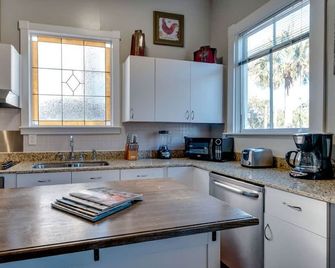 Huge 5 bedroom 5 bath Home in Savannah - Savannah - Cocina