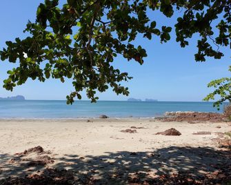 Cameron Island Resort - Ko Sukon - Playa