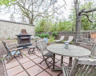 Charming Wine Country Cottage Steps from Downtown - Permit #2012-27 - Saint Helena - Patio