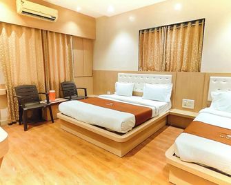 هوتل يوج بالاس - شيردى - غرفة نوم