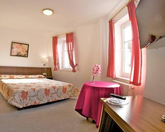 Hotel Weberhof - Zittau - Bedroom