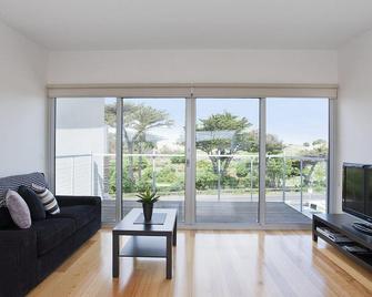 Four Kings 3 - Anglesea - Salon