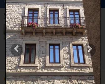 Guest House Le Gemelle - Tempio Pausania - Edificio