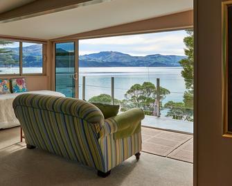 Akaroa on the Beach - Akaroa - Living room