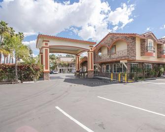 Best Inn & Suites - Buena Park - Rakennus