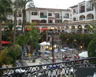 Apartment with great pool 12 min walk to Villamartin Plaza - San Miguel de Salinas - Restaurante