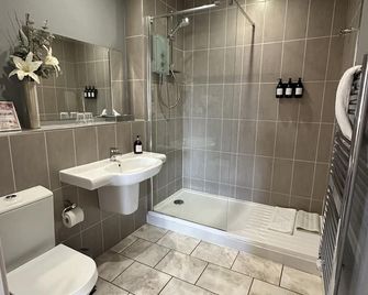 The Churchill Court - Woodstock