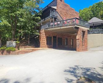 Bella Paradiso 5 King Bed Studio Walk to Downtown - Eureka Springs - Building