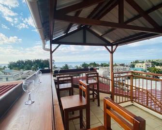 Aadi Villa - Mont Choisy - Balcon
