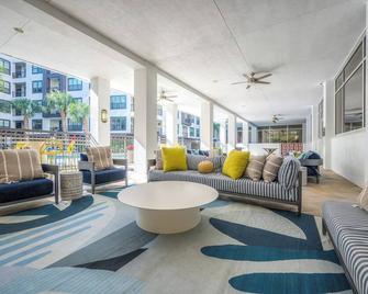 Ultimate Retreat Near Galleria-Pool - Houston - Phòng khách