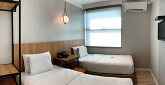 Go Hotels Bacolod - Bacolod - Bedroom