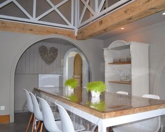 La Tourelle d'Achille Leontine - Rochefort - Dining room