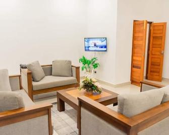 J Leaf Hotel By Blue Bird - Negombo - Huiskamer