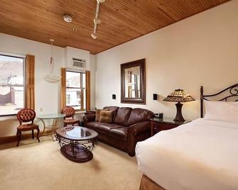 Independence Square Unit 306, Hotel Room with Large Sitting Area & Wet Bar - Aspen - Sypialnia