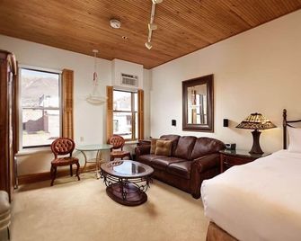 Independence Square Unit 306, Hotel Room with Large Sitting Area & Wet Bar - אספן - חדר שינה