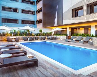 حياة بليس أروبا أيربورت - أورانجيستاد - حوض السباحة