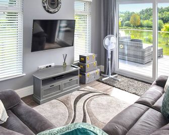 Oak Park Two - Uk50063 - Tiverton - Living room