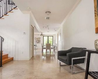 Beautiful home steps of the beach - Miami Beach - Lobby