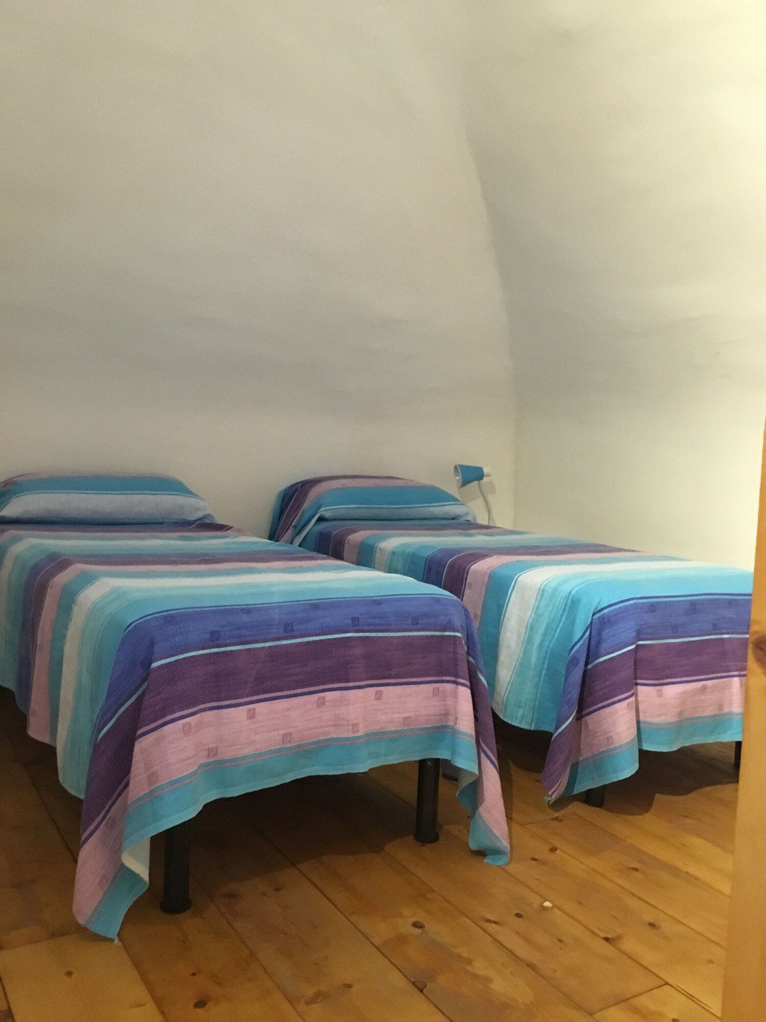 بي آند بي بومبايلوج - بومباي - غرفة نوم