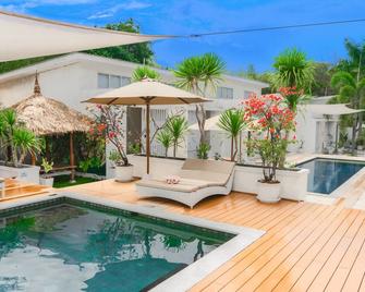 瑪哈瑪雅度假酒店 - 吉利群島 - Pemenang - 游泳池