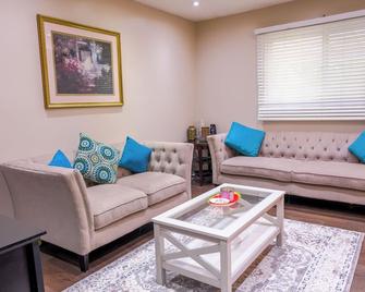 House in Ajax - Ajax - Living room