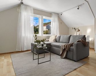Basecamp Dramsvegen - South Loft Retreat - Tromsø - Pokój dzienny