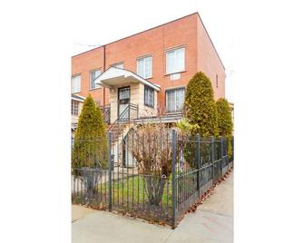 Bright Modern 2 BR Walk-in Apt - Brooklyn - Building