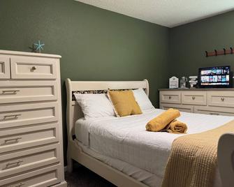 Beautiful 4-bedroom Vacation home in fabulous Green Cove Springs - Green Cove Springs - Bedroom