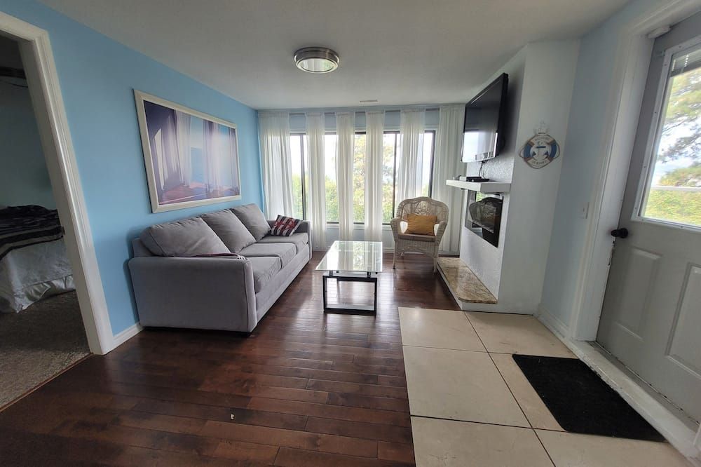 Fully Licenced : Private Heated Pool And Hot Tub With Okanagan Valley View - Kelowna - Sala de estar