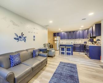 Conyers Vacation Rental w/ Pool: 5 Mi to Olde Town - Conyers - Living room