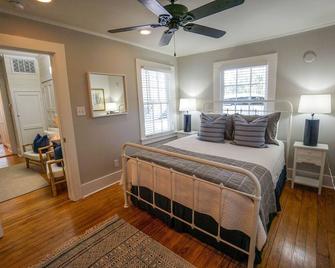 Cottage On Carteret in the Heart of Downtown Beaufort - Beaufort - Bedroom