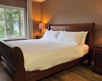 Cozy Retreat in Harrison Hot Springs with Breathtaking Lake Views - Agassiz - Bedroom