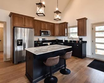 High River Homestays - East Ellijay - Kitchen