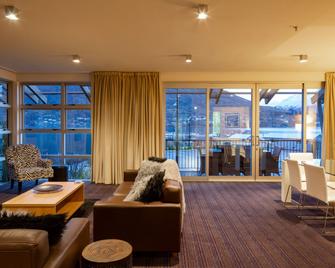 Marina Apartments - Element Escapes - Queenstown - Sala de estar