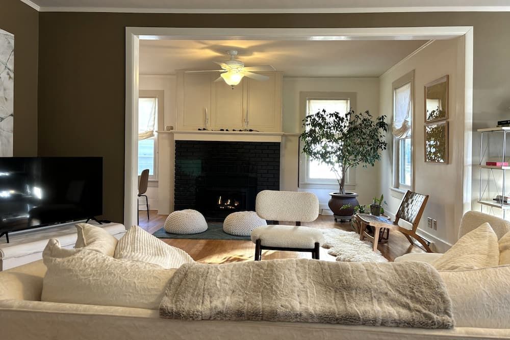 Historic Home By Carleton College; Perfect for Visiting Families & Faculty - Northfield - Huiskamer