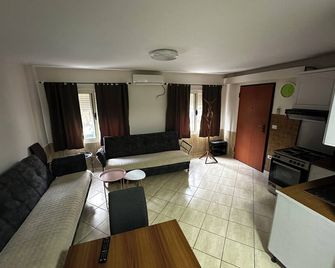 Your Vacation Dream Spot Awaits - Kavajë - Sala de estar